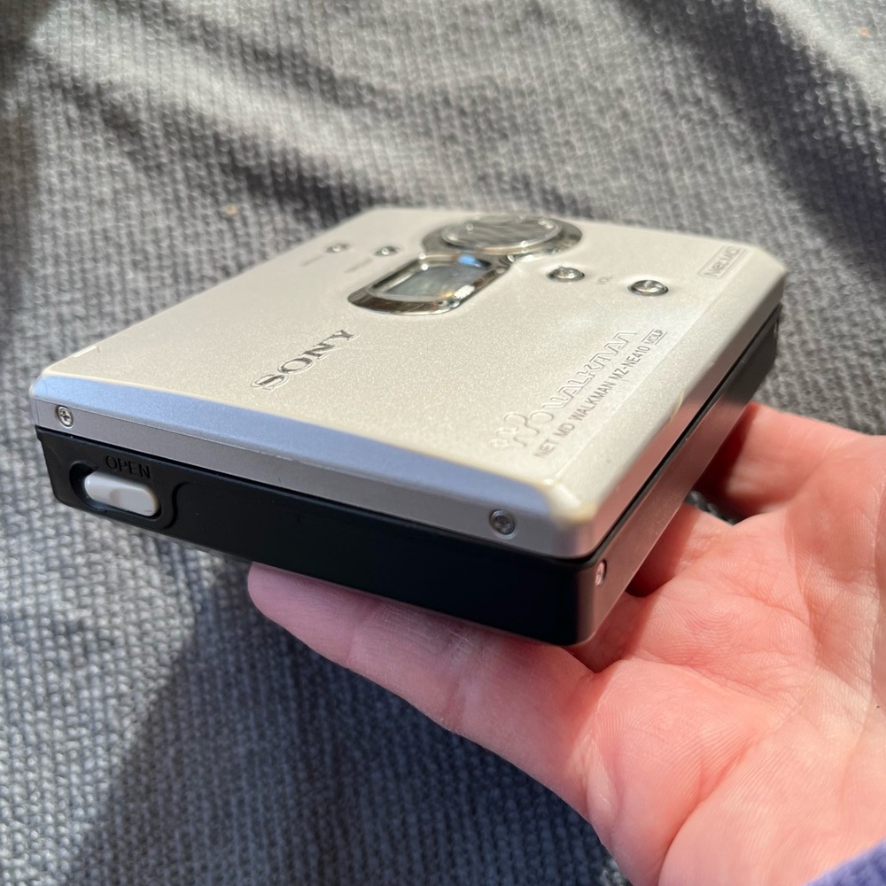 Sony Walkman Net MD MZ-NE410 Silver Minidisc Player Working Portable Music Retro - Picture 10 of 13